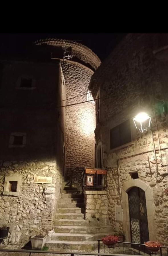 La Casetta Di Anna Villalago Exterior photo